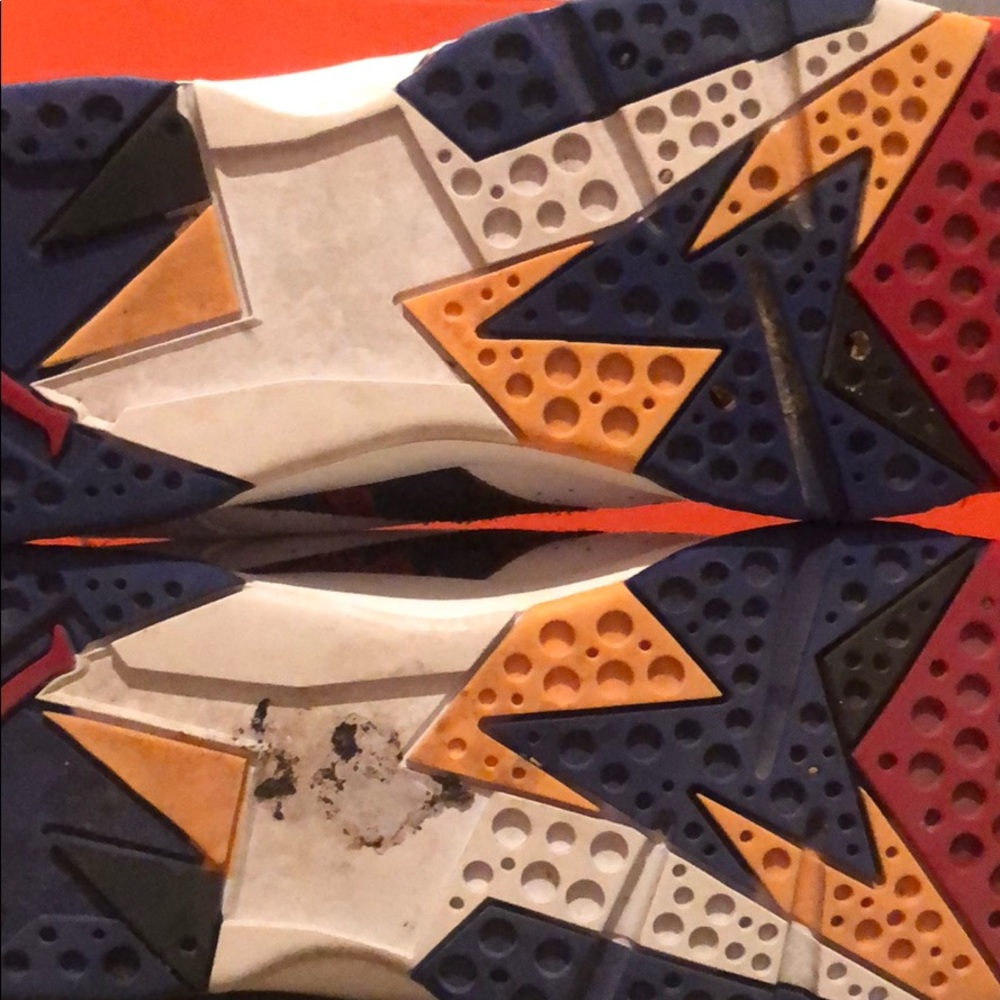 Jordan 6 “ ugly Christmas sweater” - Picture 8 of 8